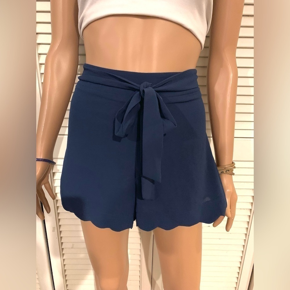 Sweet wanderer Navy Blue dress shorts with belt Women’s Large